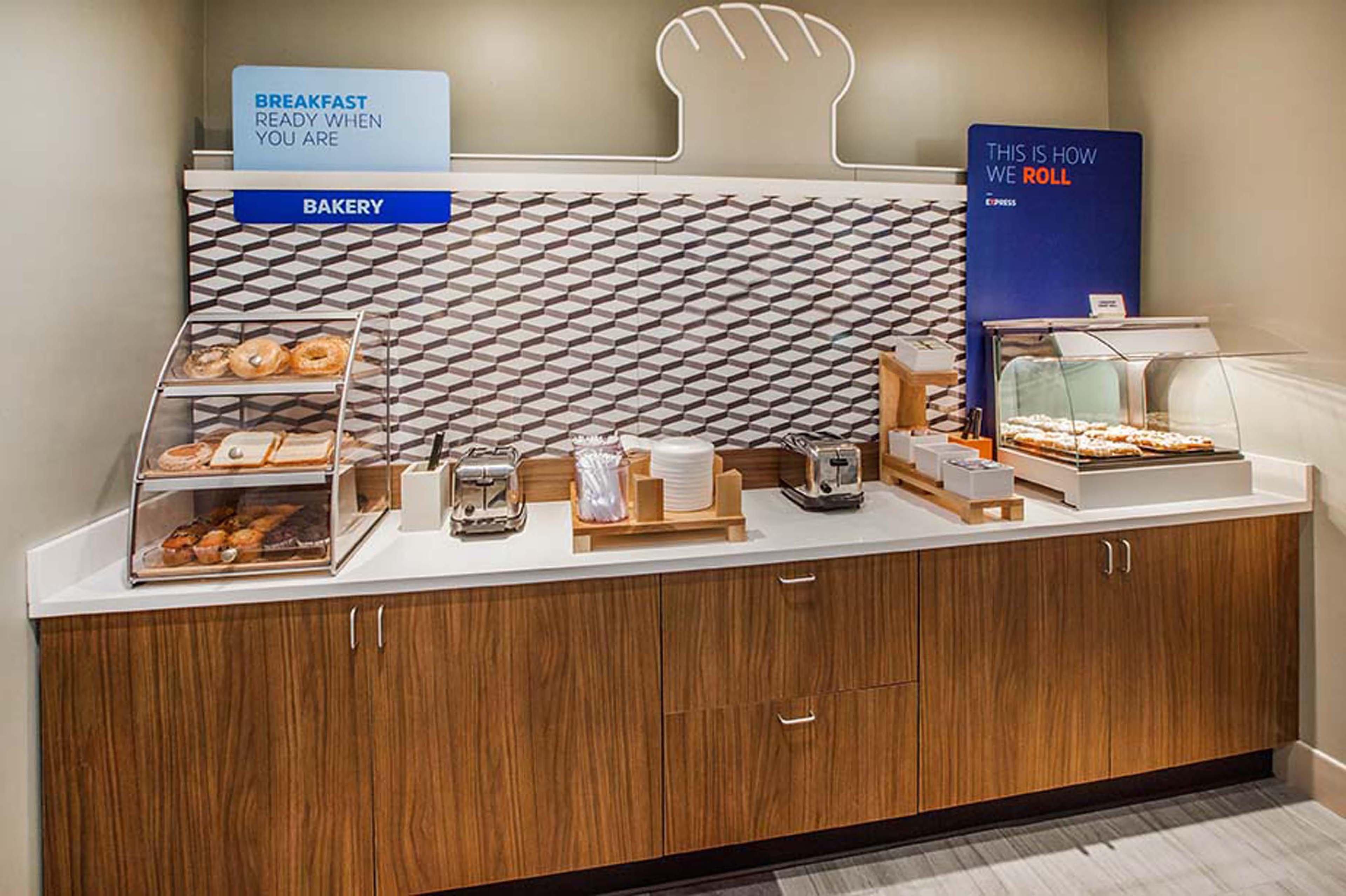 Resort Express North By Ihg Williamsburg